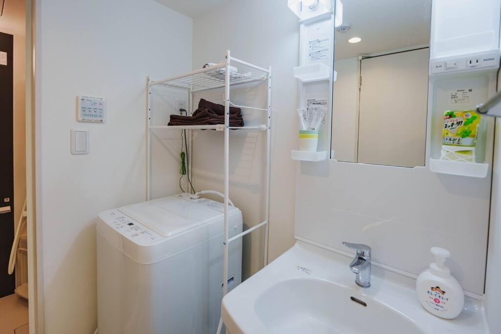 E Newly Renovated Hotel, Direct Access To Ueno, Asakusa, Disneyland, Airport Apartment *